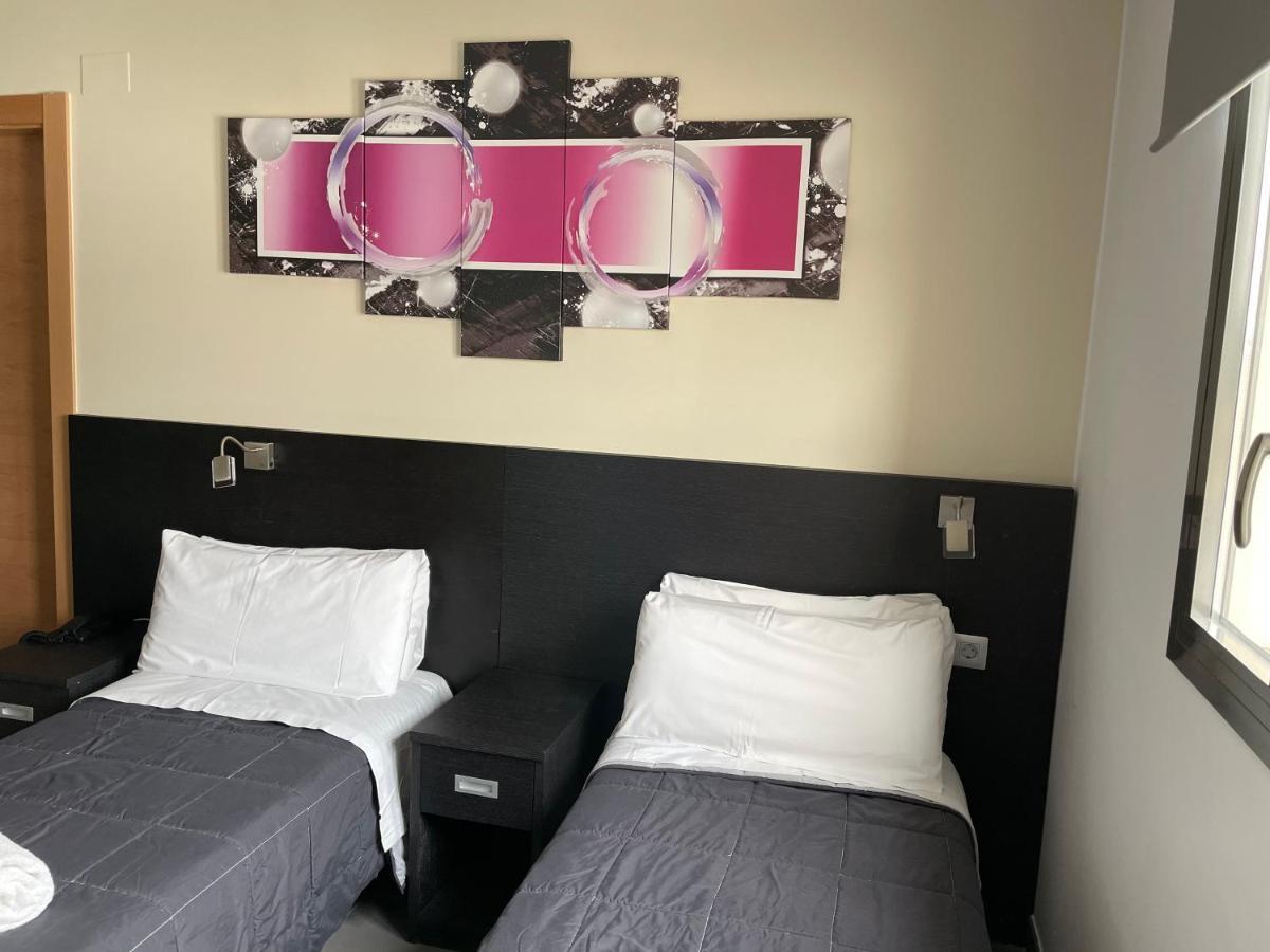 6 Bis Hotel Castelldefels Esterno foto