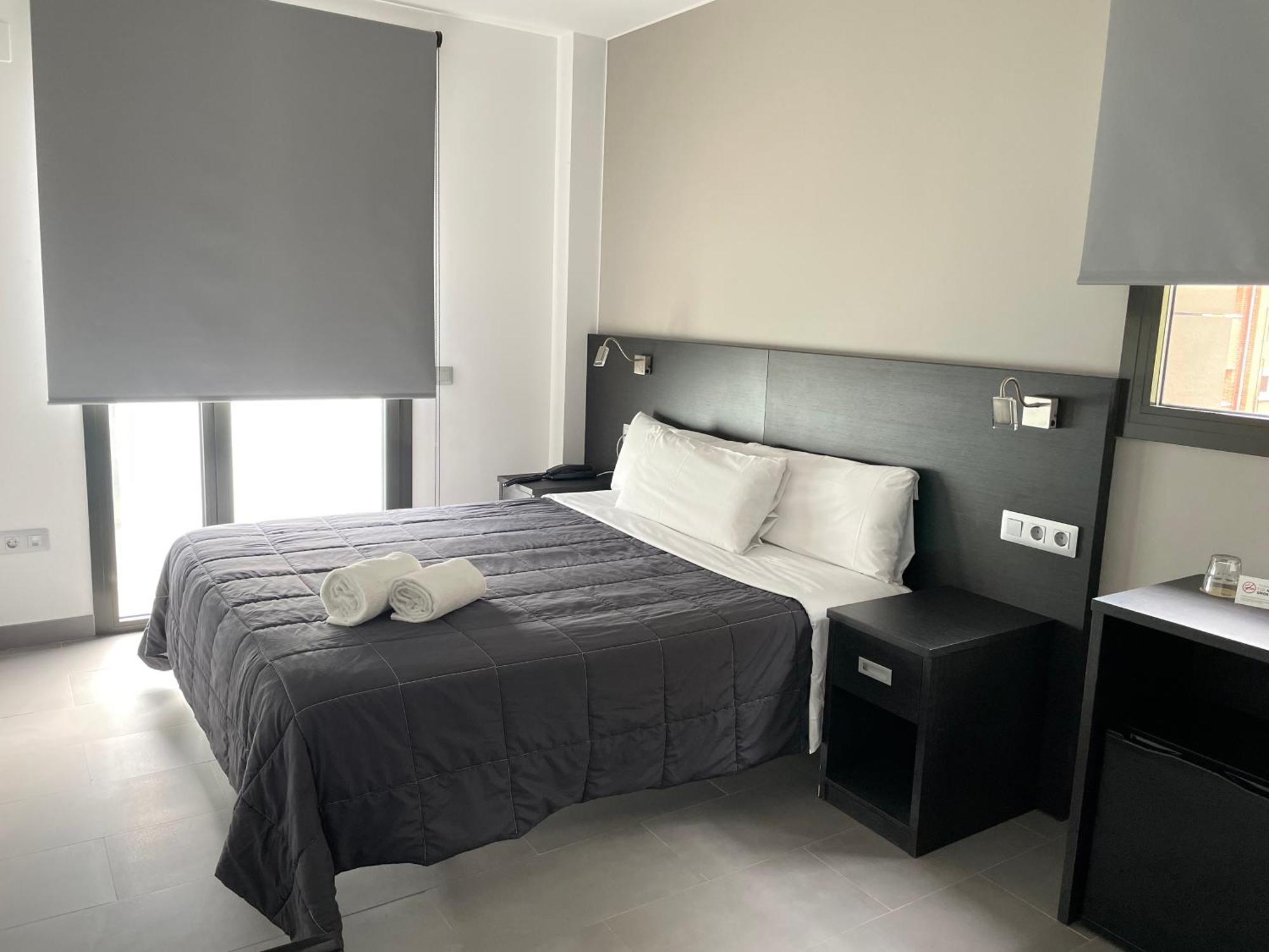 6 Bis Hotel Castelldefels Esterno foto