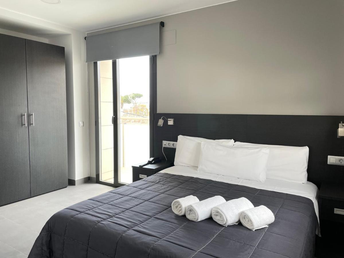 6 Bis Hotel Castelldefels Esterno foto